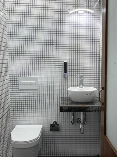 Bathroom 3, 5 minutes to White Town | 2BHK house| Tranquil, Puducherry