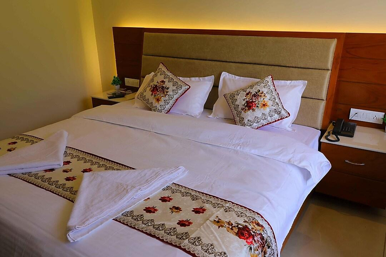 Bedroom 2, Sa-Ba Manali Inn, Kullu