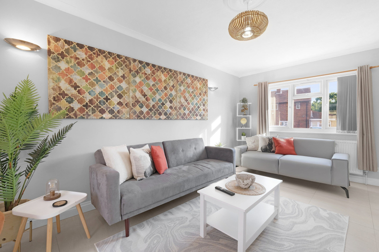 Living area 5, Keel Drive Modern 3 Bedroom Home, Slough