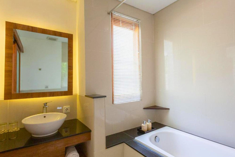 Bathroom 3, Comfort 1 BR Villas with Private Pool REV05, Badung
