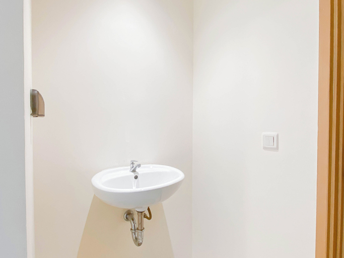 Bathroom 3, Simple Style 3Br Apartment At Meikarta, Cikarang