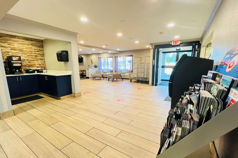 Public Area, AmericInn by Wyndham Glendale/Milwaukee, Milwaukee