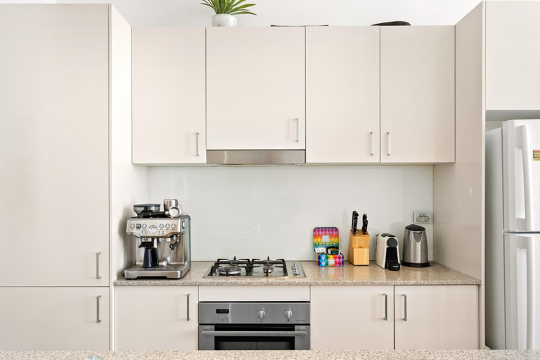 Others 5, Charming Modern Apartment with City Views, Sydney
