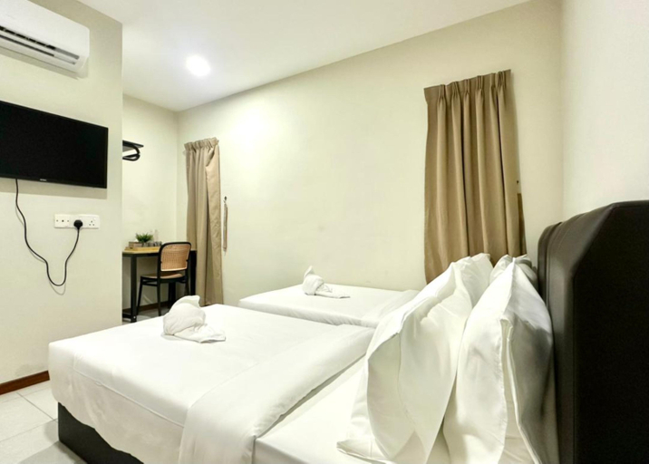 Bedroom 5, Swing & Pillows @ Salak Tinggi KLIA Transit, Sepang