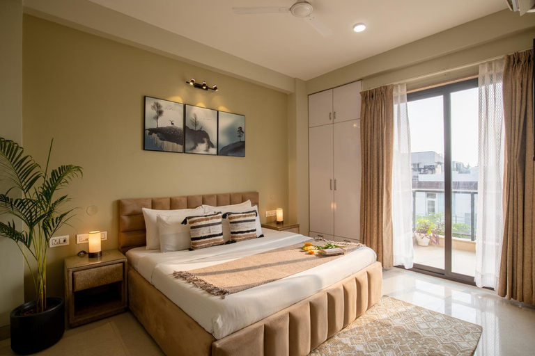 Bedroom 2, Serviced Apartment near Medanta by BedChambers, Gurgaon