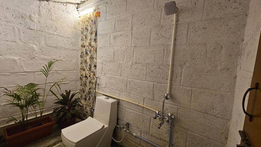 Bathroom 3, Cosmorama, Viluppuram