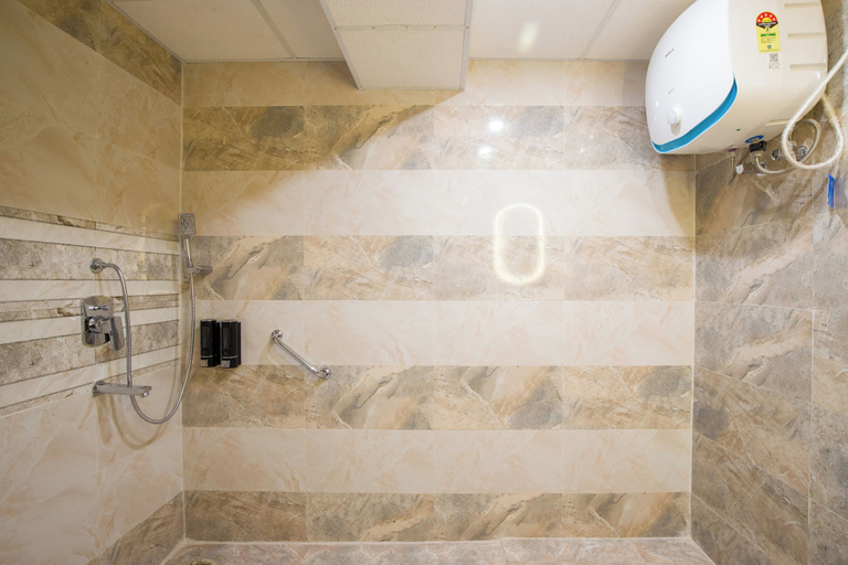 Bathroom 2, Lafu House Hearth Cabana Hill views, Shimla