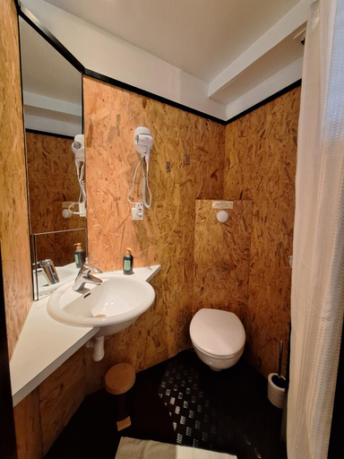 Bathroom 5, Escale Kennedy, Gironde