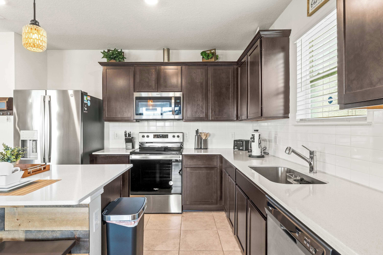 Private kitchen 2, Happy Daze Home for 8, Polk
