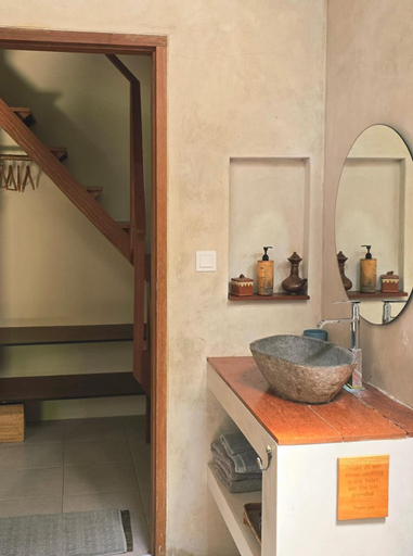 Bathroom 3, Twiny's, Lombok