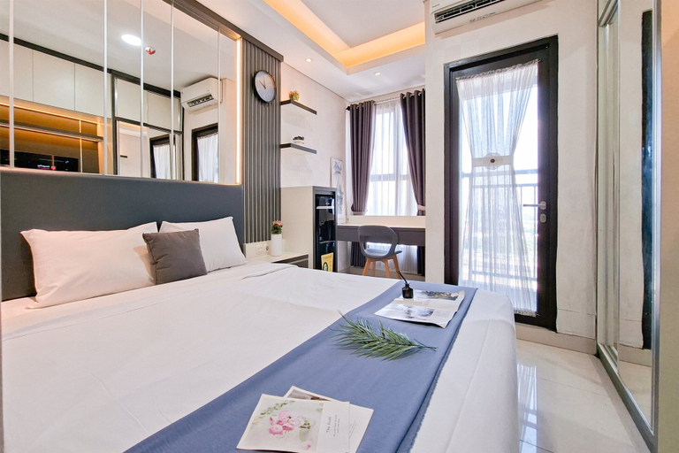 Room 4, Modern Monochromatic Studio At Transpark Bintaro Apartment, South Tangerang