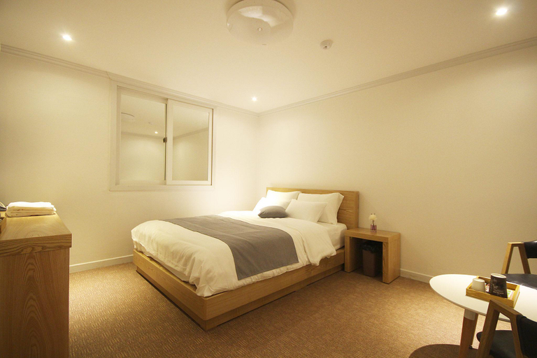 Bedroom 2, Jinju Line, Jinju