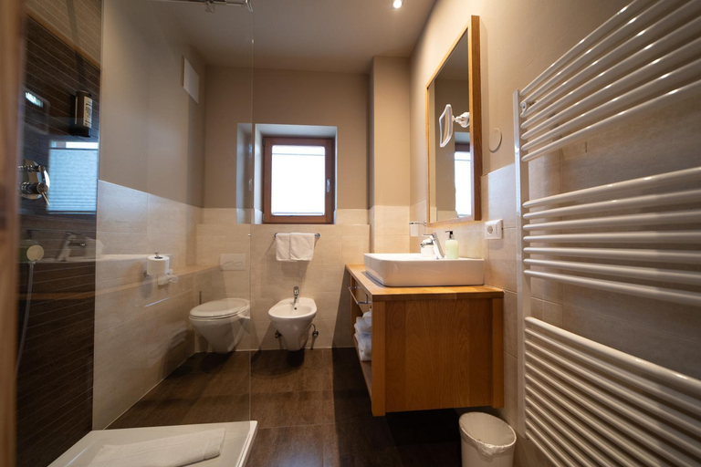 Bathroom 3, Berghotel Zorzi, Bolzano
