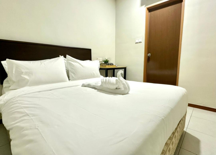 Bedroom 3, Swing & Pillows @ Salak Tinggi KLIA Transit, Sepang