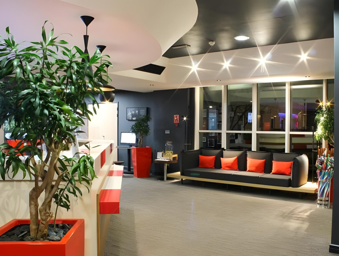 Public Area, Ibis Cardiff Centre Hotel, Cardiff