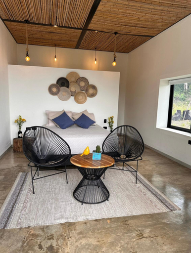 Others 5, Wayma House, Villeta