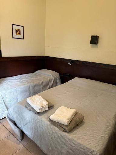 Bedroom 4, Hotel Raglan, General Pueyrredón