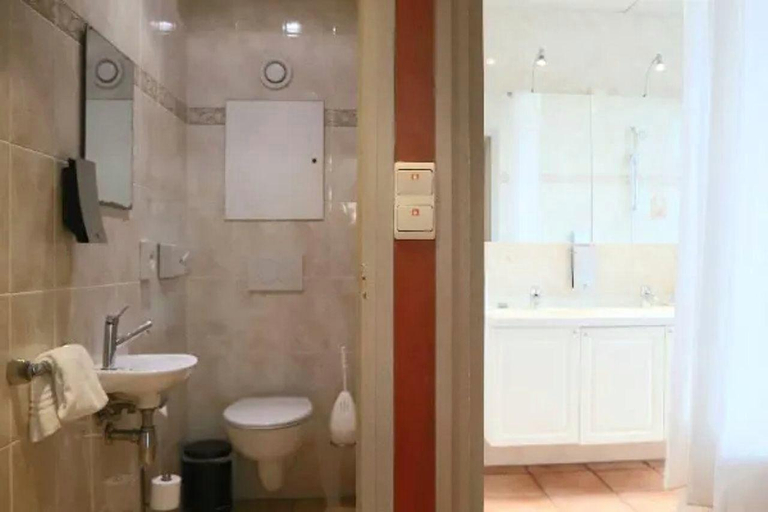 Bathroom 3, Univers Hotel & Restaurant, Liège