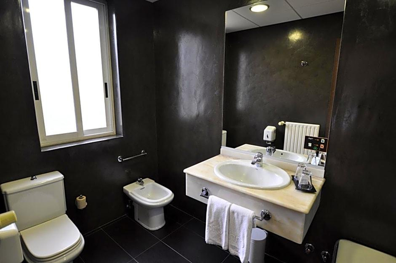 Bathroom 4, Hotel Rio Bidasoa, Guipúzcoa