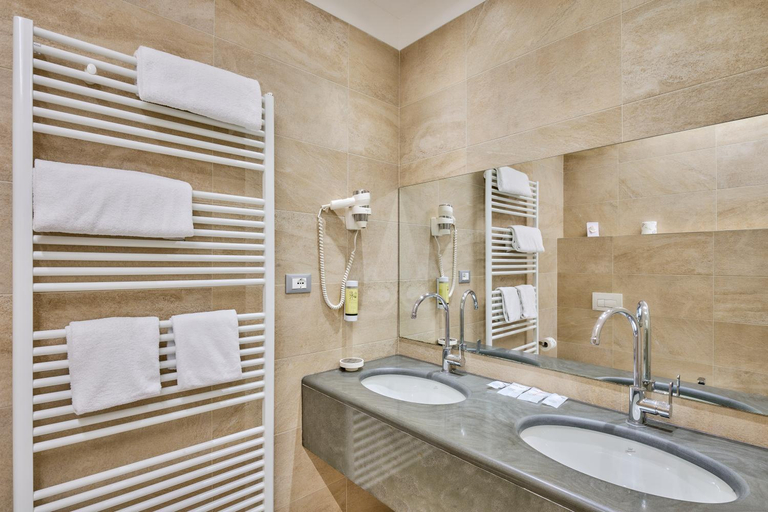 Bathroom 4, Hotel Tre Ville, Parma