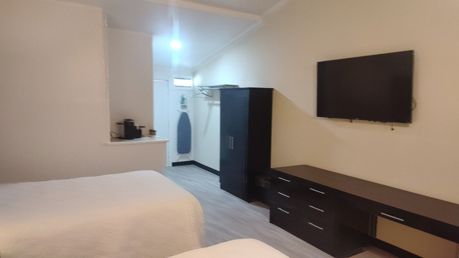 Room 2, Royal inn motel, Marion