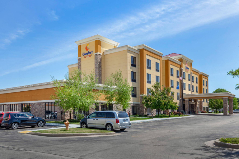 Exterior & Views 2, Comfort Suites Oshkosh West, Winnebago