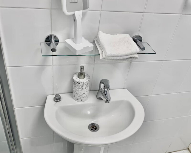 Bathroom 4, A 149 OSHR, Sydney