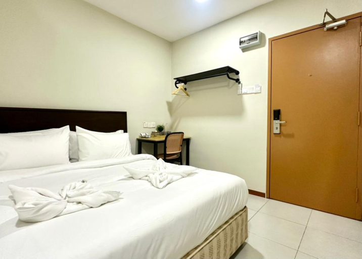 Bedroom 4, Swing & Pillows @ Salak Tinggi KLIA Transit, Sepang