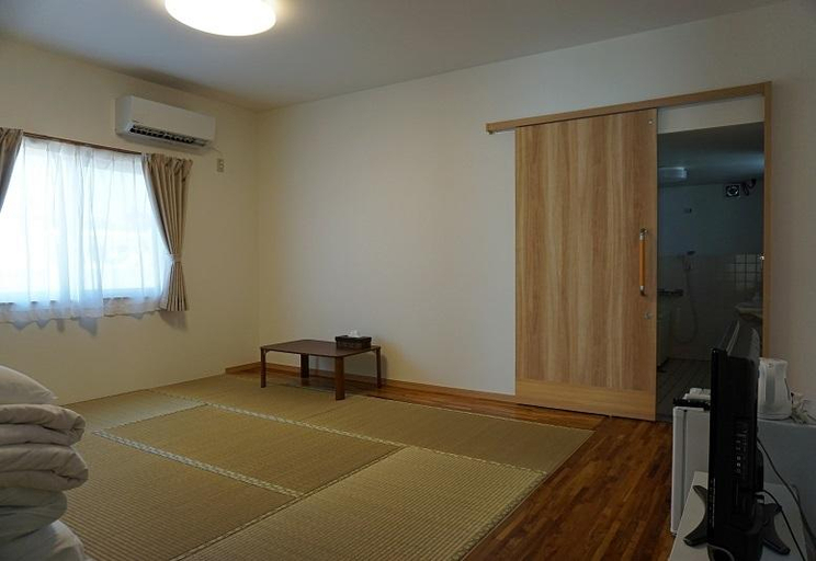 Bedroom 2, Minsyuku Funatsukiba, Ishigaki