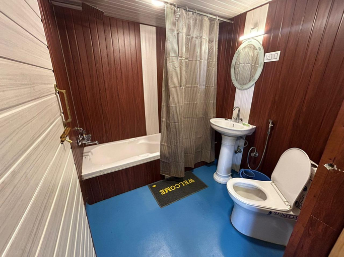 Bathroom, Dal View Resort, Srinagar