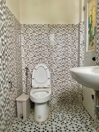 Bathroom 5, DOS MARIAS TOURIST INN, Daanbantayan