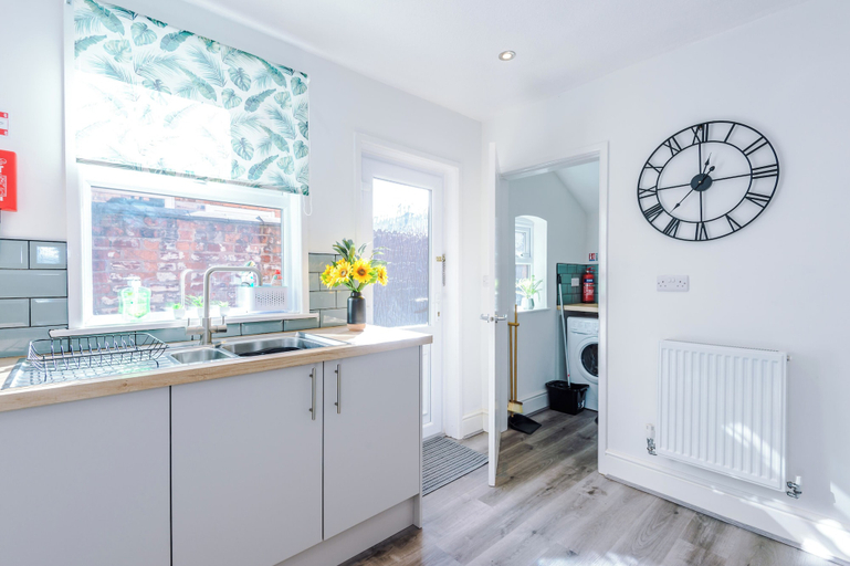 Private kitchen 5, 129 Walthall St Crewe, Cheshire East