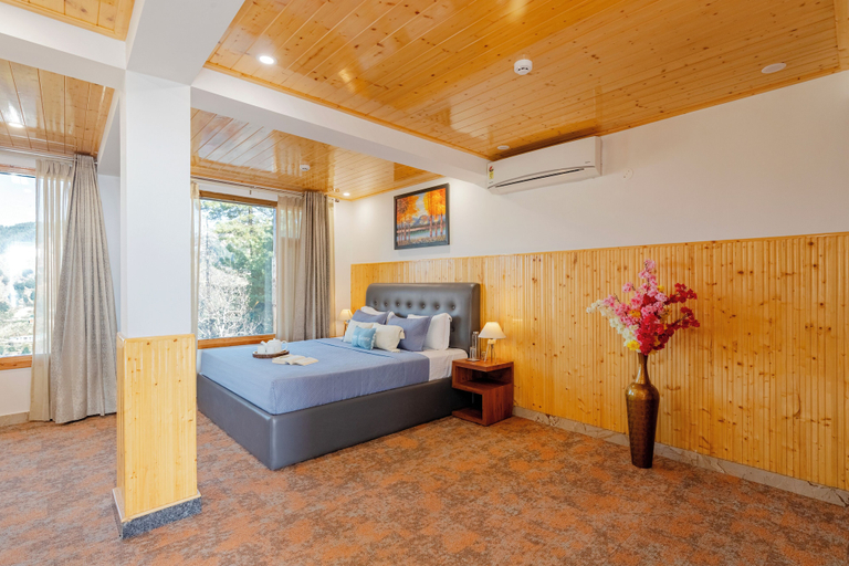 Room 3, Lafu House Hearth Cabana Hill views, Shimla