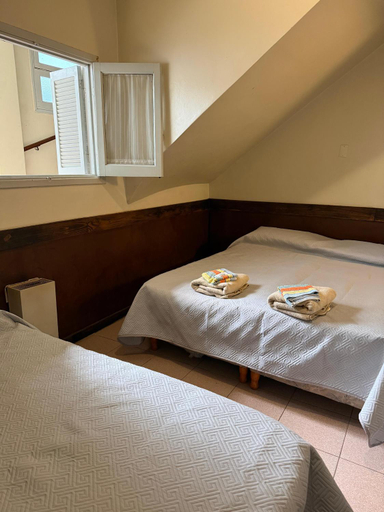 Bedroom 2, Hotel Raglan, General Pueyrredón