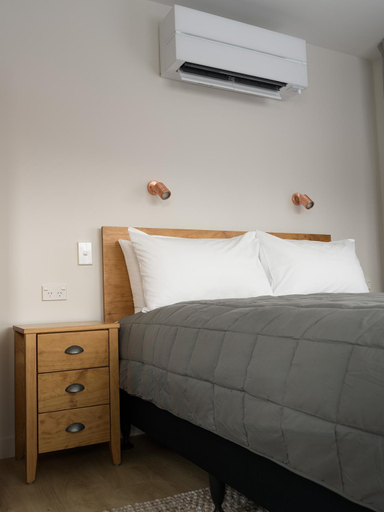 Bedroom 2, Dawsons Hotel, Buller
