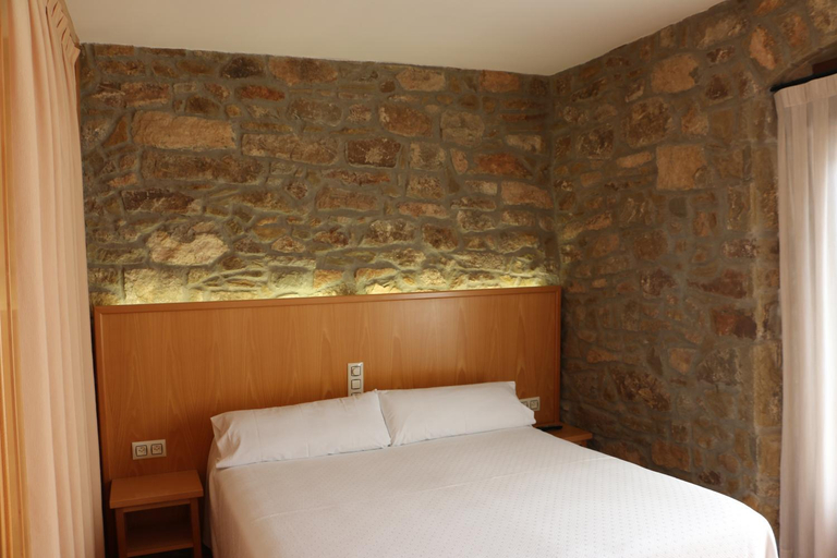 Bedroom 2, Hostal Palouet de Segarra, Lleida