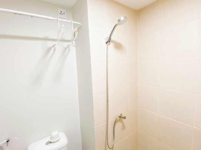 Bathroom 3, Simple Studio Room At Meikarta Apartment Near Aeon Delta Mas, Cikarang