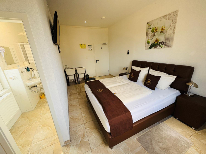 Bedroom 3, Hotel Royal, Lippe