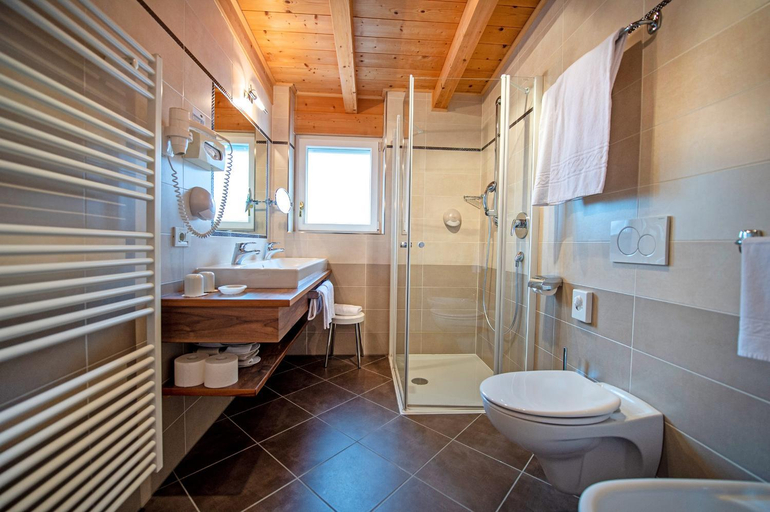 Bathroom 3, Astor Suites B&B, Bolzano