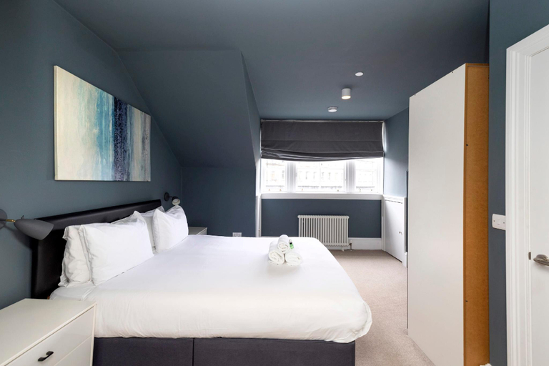 Bedroom 2, Spacious Apartment next to West End, Edinburgh