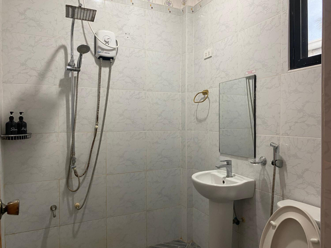 Bathroom 3, ELEN INN - Malapascua Island Air-conditioned Room2, Daanbantayan