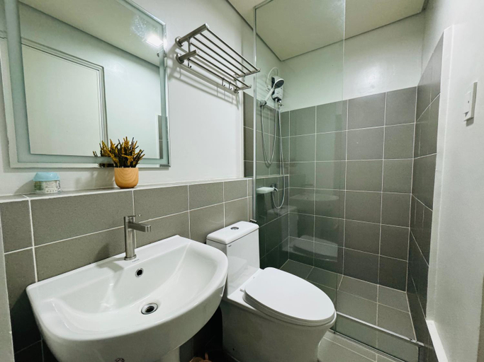 Bathroom 4, 2 Bedroom and 1 Bedroom Apartments with Private Pool and Gym, Puerto Princesa City