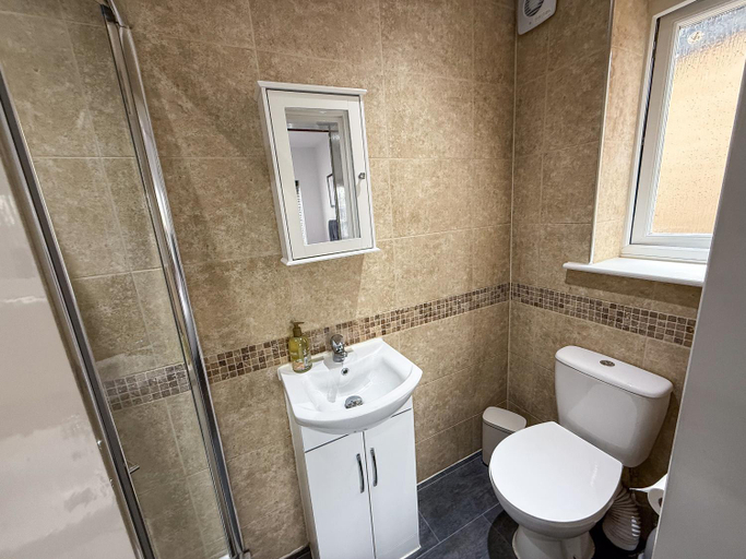 Shower 5, Bassetts House - Mins to Central London, London
