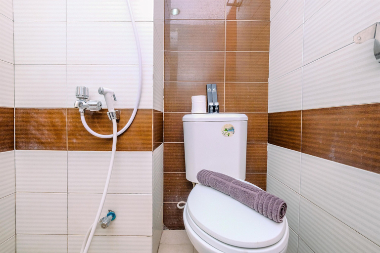Bathroom 4, Minimalist Studio At Margonda Residence 3 Apartment, Depok