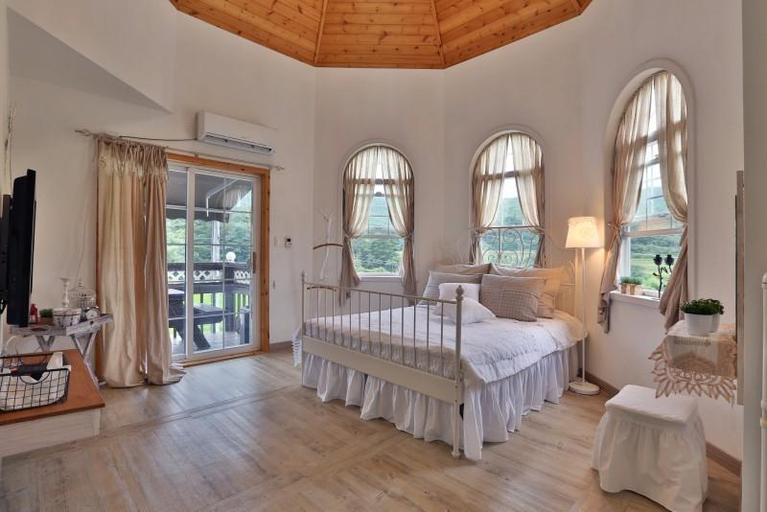 Bedroom 3, Gyeongju Tenderness Pension, Gyeongju