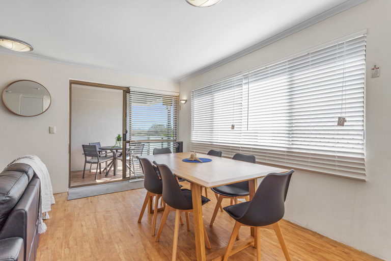 Others 4, Cosy 2-Bedroom Seaside Unit Steps from Beach, Maroochy - Maroochydore