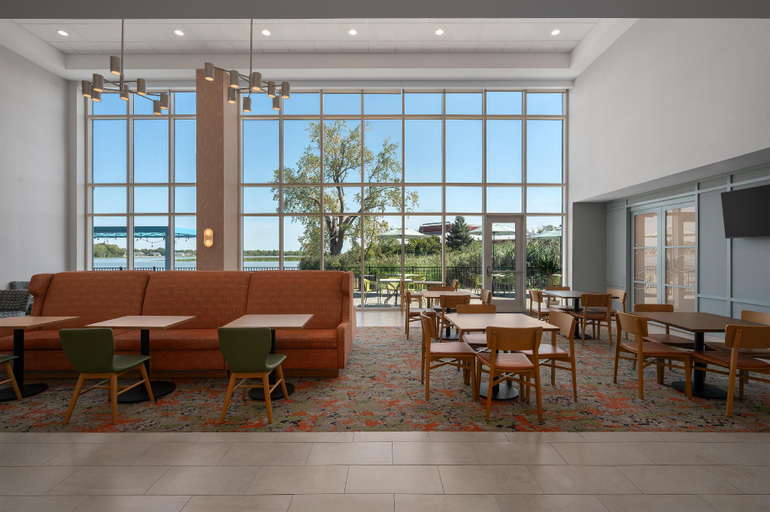 Public Area 2, Hampton Inn & Suites by Hilton Port Clinton Catawba Island, Ottawa