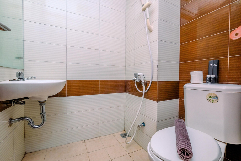 Bathroom 4, Minimalist Studio At Margonda Residence 3 Apartment, Depok