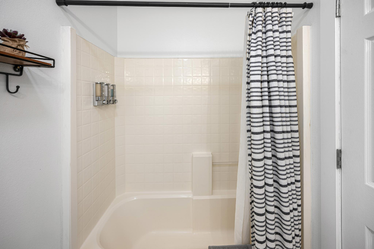 Bathroom 3, Happy Trails West, Montgomery