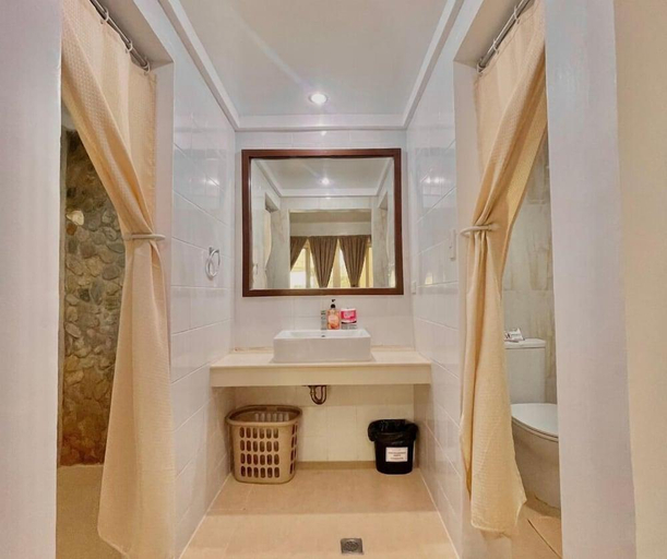 Bathroom 5, Arkipelago Divers and Beach Resort, Puerto Galera
